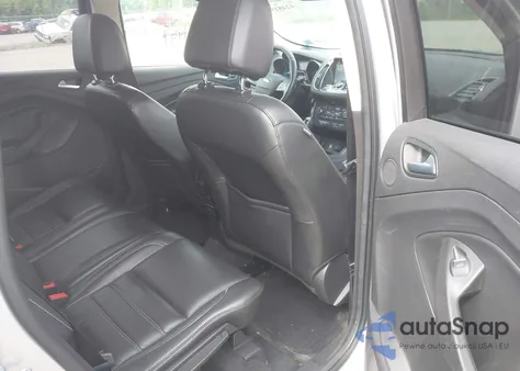 2017 Ford Escape Titanium z USA, uszkodzony, nr VIN 1FMCU9JD7HUB87034